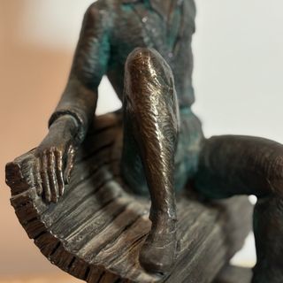 Figura de Hombre Firmada Senserrich