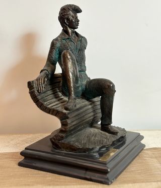 Figura de Hombre Firmada Senserrich