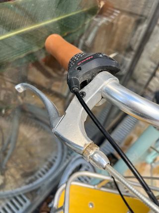 Bicicleta Fabric City con casco