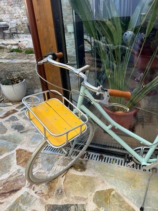 Bicicleta Fabric City con casco