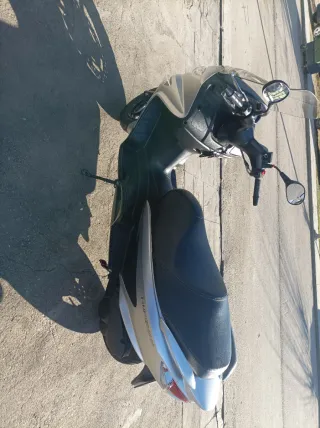 Suzuki Burgman 125 2018 Plata