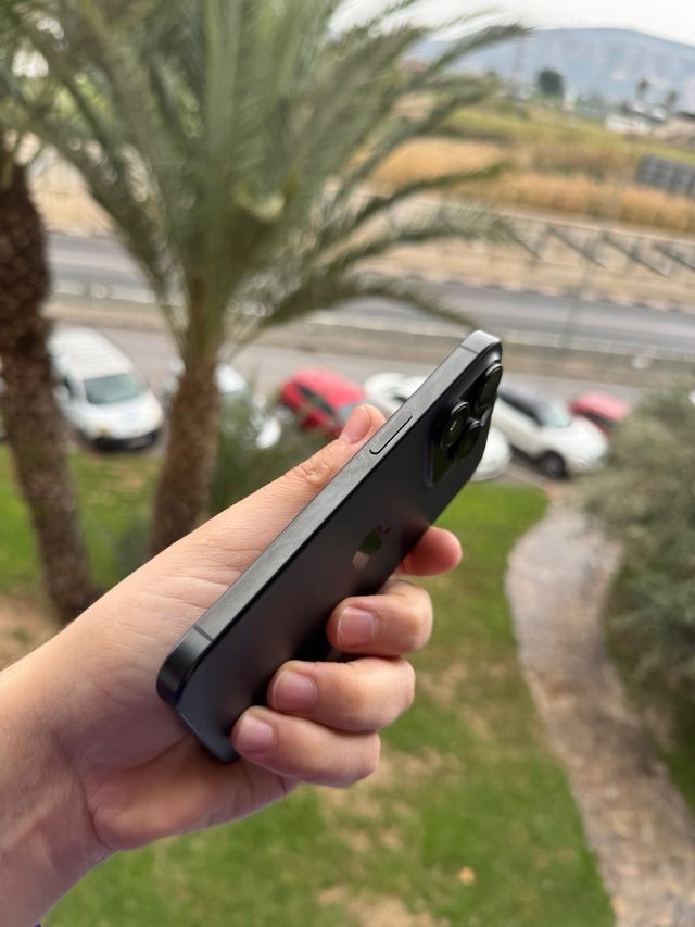 iPhone 15 Pro 256GB - 93% Batería