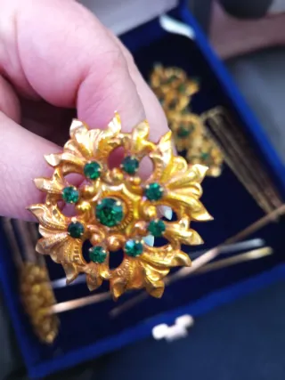 Aderezo fallero oro con piedras verdes