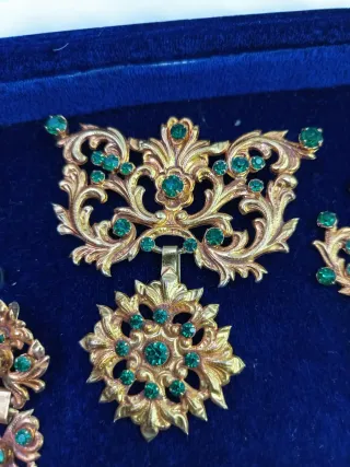 Aderezo fallero oro con piedras verdes