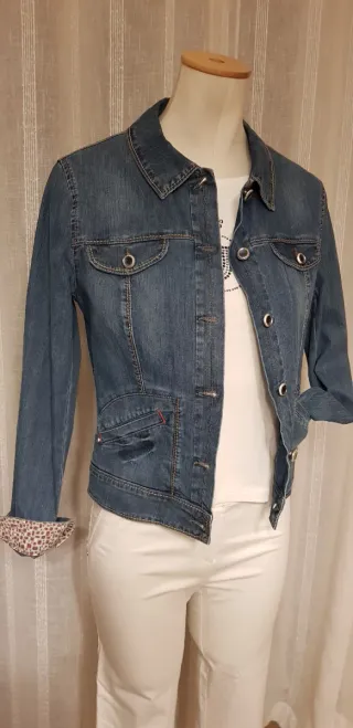 Cazadora vaquera JOCAVI desgastada Talla 40