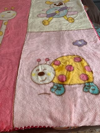 Manta cuna bebé con dibujos infantiles
