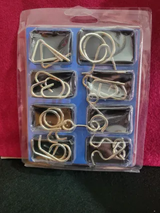 Puzzles metálicos y juego de pinball