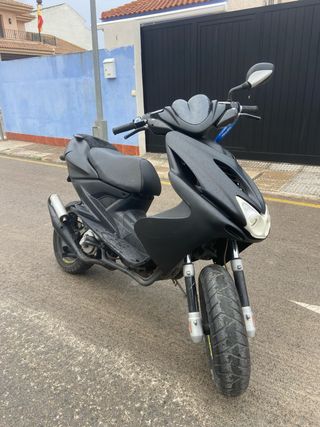 Yamaha Aerox Negra