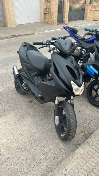 Yamaha Aerox Negra