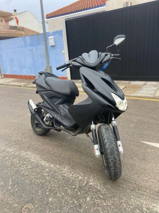 Yamaha Aerox Negra