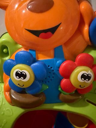 Andador infantil con juegos y música