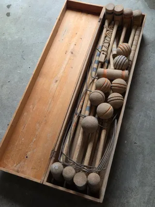 Antiguo juego de croquet de madera