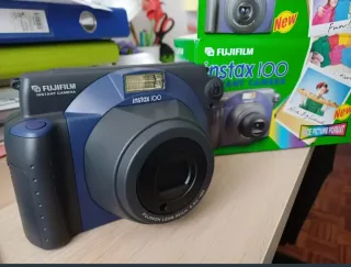 Cámara Instantánea Fujifilm Instax 100 Retro