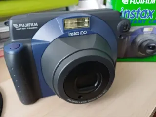 Cámara Instantánea Fujifilm Instax 100 Retro