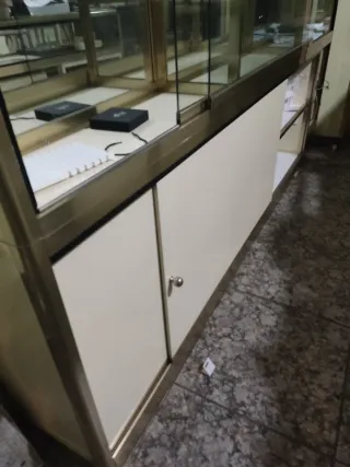 Vitrina expositor cristal y metal 240/210/30 fondo