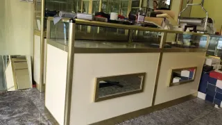 Vitrina expositor cristal y metal 240/210/30 fondo