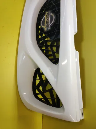 CALANDRA DELANTERA CENTRAL NISSAN TERRANO II