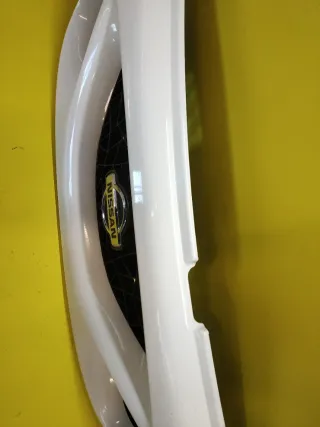 CALANDRA DELANTERA CENTRAL NISSAN TERRANO II