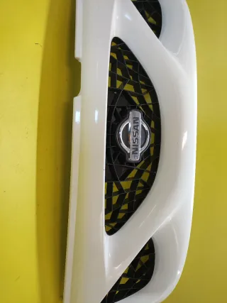 CALANDRA DELANTERA CENTRAL NISSAN TERRANO II