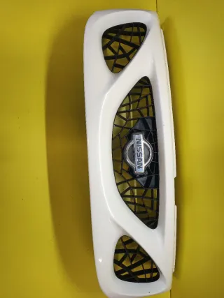 CALANDRA DELANTERA CENTRAL NISSAN TERRANO II