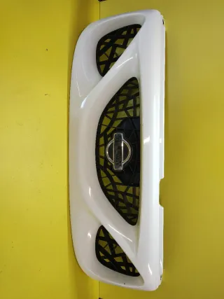 CALANDRA DELANTERA CENTRAL NISSAN TERRANO II