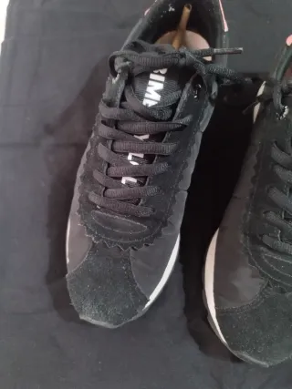 Zapatillas Bimba y Lola Negras y Rosas