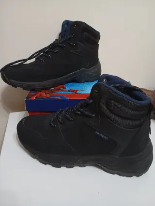 Botas de montaña negras y azules Talla 41