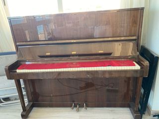 Piano vertical PETROF nogal caja alta