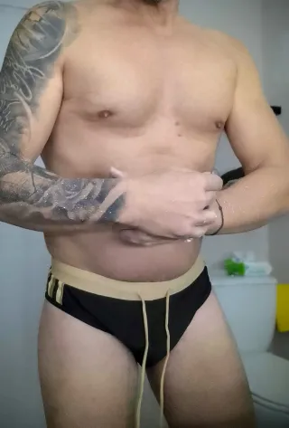 Bañador Negro y Dorado