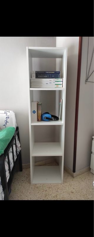 Estantería y cajonera blanca