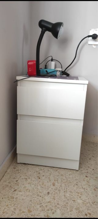 Estantería y cajonera blanca