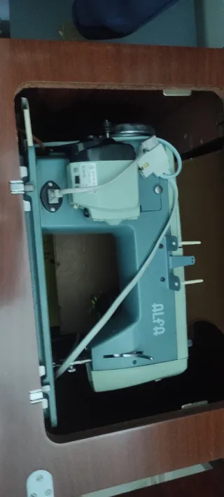 Máquina de coser Alfa