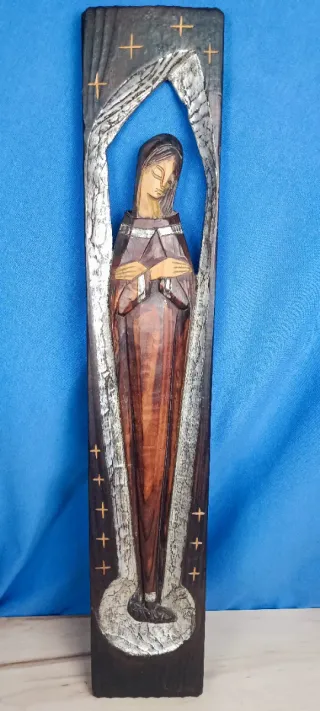 Virgen tallada en madera
