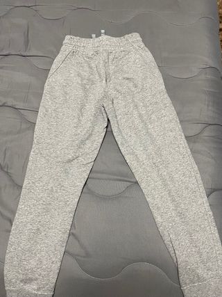 Pantalón chándal Nike unisex gris. Niño/a