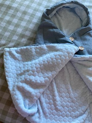 Saco bebé con bordado nombre Gonzalo.