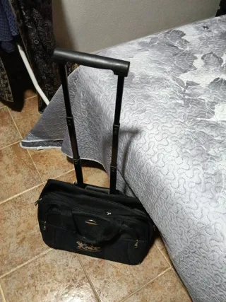 Porta ordenador con ruedas 90cm altura