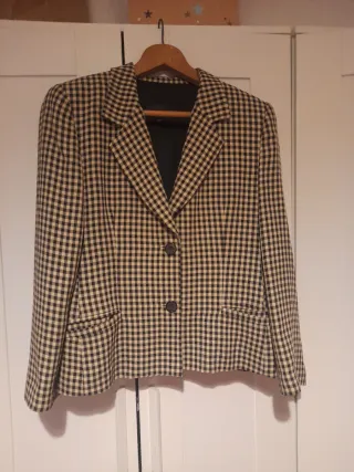 Chaqueta cuadros mujer beige y negra