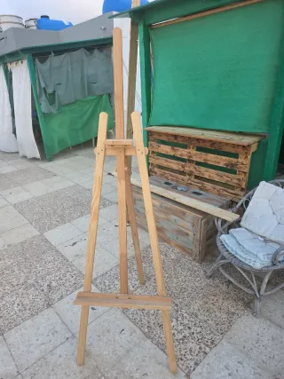 Atril de madera.