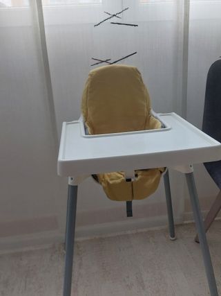 Trona Ikea con funda amarilla