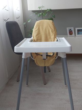 Trona Ikea con funda amarilla