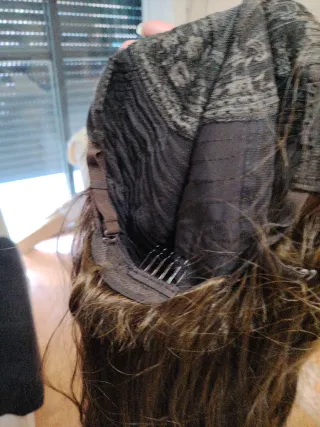 Peluca larga castaña ondulada