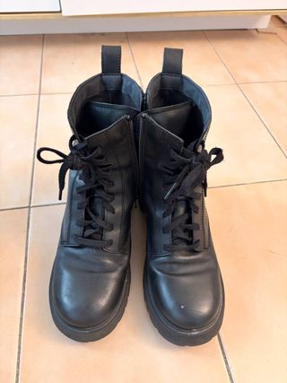 Botines Milah negros con cordones