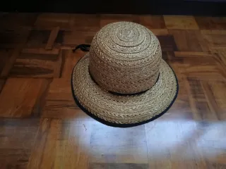 Sombrero de paja con cinta negra