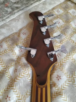 Alembic Elan 5 Cuerdas Bajo