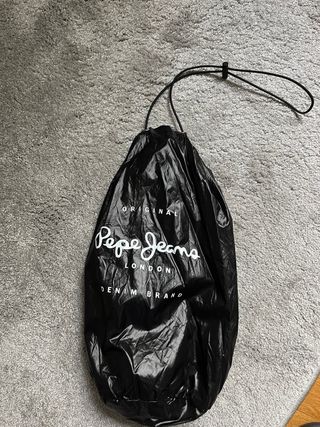 Anorak Pepe Jeans Negro con Bolsa