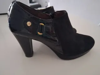 Botines de piel negros