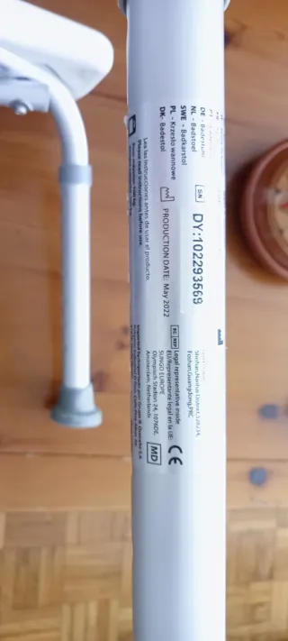 Silla de ducha ortopédica Mobiclinic Con respaldo.