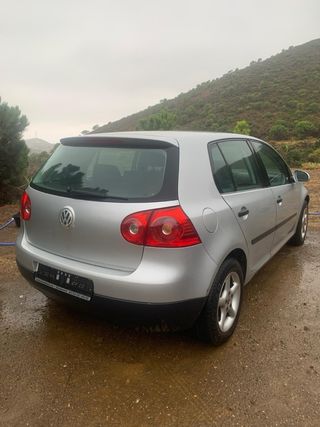 Volkswagen Golf 2004 (Para piezas)