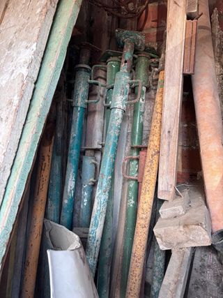 Puntales de obra metálicos