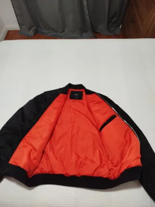 Cazadora bomber negra hombre